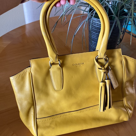 COACH, medium size bag, in yellow leather. - Picture 7 of 7